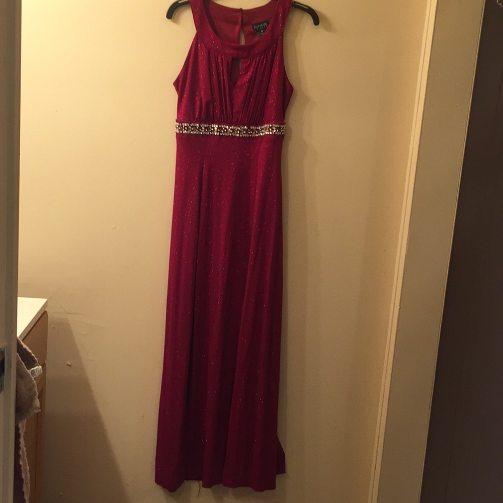 Long, dark red dress ❤️